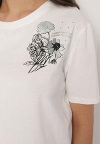 Born2be - Biały T-shirt z Bawełny Zdobiony Nadrukiem z Cyrkoniami Telerea. Okazja: na co dzień. Kolor: biały. Materiał: bawełna. Wzór: aplikacja, nadruk. Styl: klasyczny, elegancki, casual #7