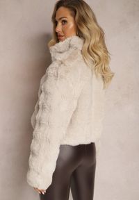 Renee - Beżowa Kurtka z Futerka Zapinana na Zamek Craline. Kolor: beżowy. Materiał: futro. Sezon: zima. Styl: elegancki