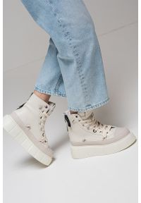 Inuikii - INUIKII LEATHER MATILDA Sneakersy damskie. Okazja: na co dzień. Zapięcie: sznurówki. Kolor: kremowy. Materiał: guma, materiał, zamsz, skóra. Szerokość cholewki: normalna #3