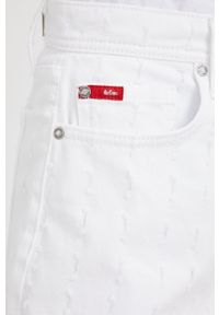 Lee Cooper szorty jeansowe damskie kolor biały z aplikacją medium waist. Okazja: na co dzień. Kolor: biały. Materiał: jeans. Wzór: aplikacja. Styl: casual #3