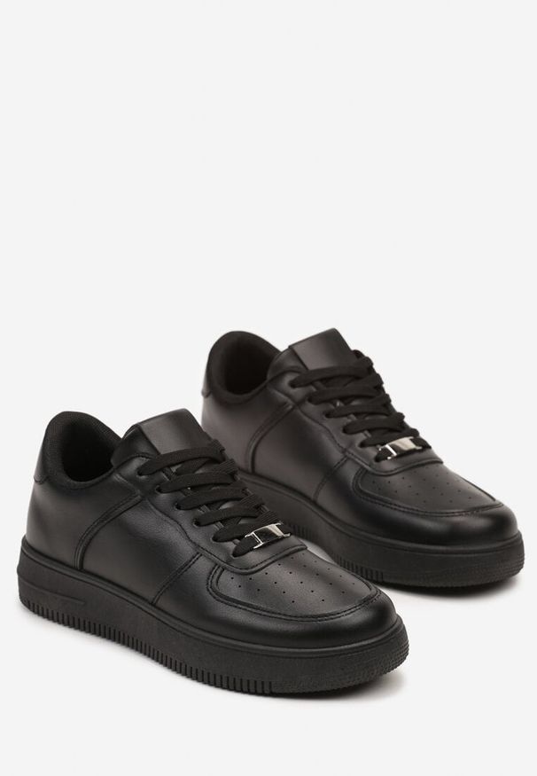 Born2be - Czarne Sneakersy z Perforacją na Nosku Elletia. Okazja: na co dzień, na spotkanie biznesowe. Zapięcie: sznurówki. Kolor: czarny. Materiał: jeans, materiał, bawełna