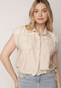 Born2be - Beżowa Wiskozowa Koszula Boho Bez Rękawów ze Ściągaczem w Pasie Limopise. Okazja: na co dzień. Kolor: beżowy. Materiał: wiskoza. Długość rękawa: bez rękawów. Wzór: aplikacja. Sezon: lato. Styl: boho #5