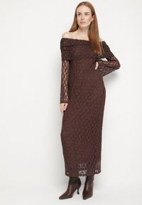 Born2be - Brązowa Koktajlowa Sukienka z Odkrytymi Ramionami z Koronki Eperrie. Kolor: brązowy. Materiał: koronka. Wzór: koronka. Typ sukienki: z odkrytymi ramionami. Styl: wizytowy. Długość: midi #4