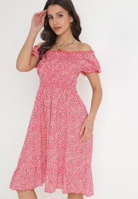 Born2be - Czerwona Bawełniana Sukienka Hiszpanka w Kwiatki Rutani. Okazja: na imprezę. Typ kołnierza: dekolt hiszpanka. Kolor: czerwony. Materiał: bawełna. Wzór: kwiaty. Sezon: lato. Styl: elegancki #3