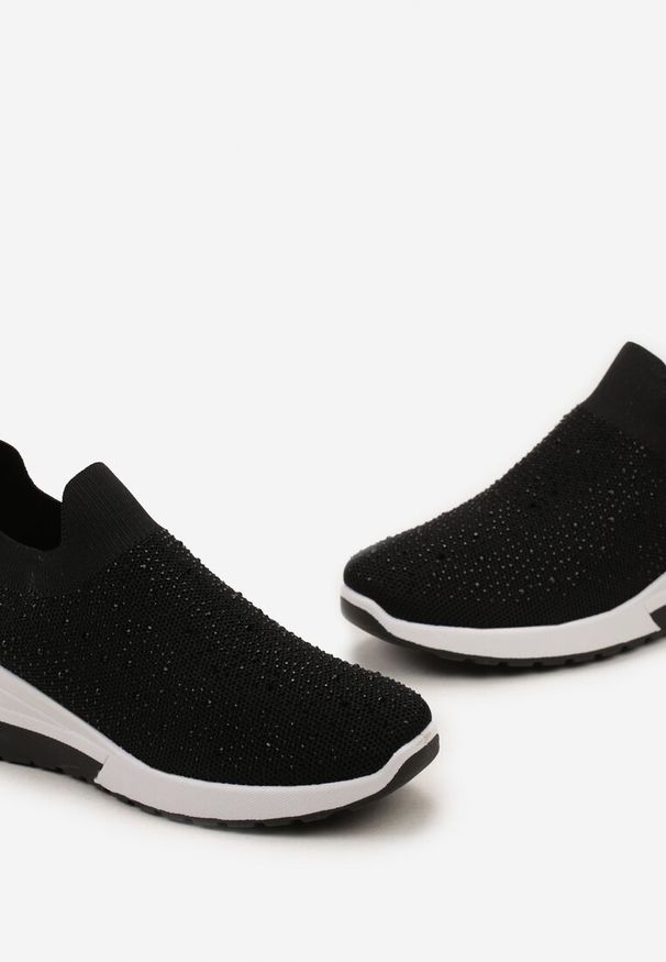 Born2be - Czarne Sneakersy na Koturnie z Elastyczną Cholewką z Cyrkoniami Neatisa. Kolor: czarny. Szerokość cholewki: normalna. Wzór: aplikacja. Obcas: na koturnie