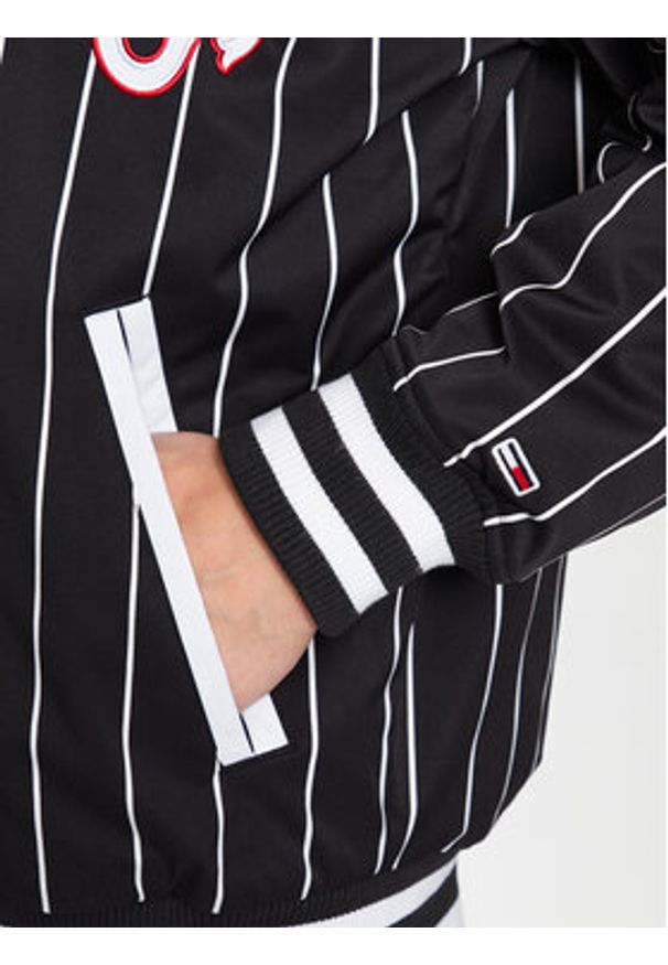 Tommy Jeans Kurtka bomber Pinstripe DM0DM15917 Czarny Relaxed Fit. Kolor: czarny. Materiał: syntetyk