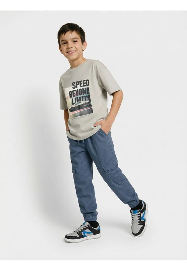 Sinsay - Jeansy jogger - błękitny. Kolor: niebieski