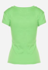 Born2be - Jasnozielony Bawełniany T-shirt Koszulka z Krótkim Rękawem z Napami przy Dekolcie Fiasta. Okazja: do pracy, na spotkanie biznesowe, na co dzień. Typ kołnierza: dekolt w kształcie V. Kolor: zielony. Materiał: bawełna. Długość rękawa: krótki rękaw. Długość: krótkie. Styl: casual, elegancki, biznesowy #7