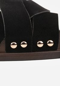 Renee - Czarne Klapki z Przekładanymi Paskami i Ozdobnymi Nitami Talysha. Okazja: na co dzień, na imprezę. Kolor: czarny. Materiał: skóra, koronka. Sezon: lato. Styl: casual, elegancki #5