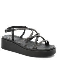 Sandały damskie Filippo, na grubej platformie eleganckie zapinane sprzączką, czarne, DS6898-25-BK. Okazja: na spacer. Zapięcie: sprzączka, pasek. Kolor: czarny. Wzór: ze splotem, paski. Sezon: lato. Obcas: na platformie. Styl: elegancki #1