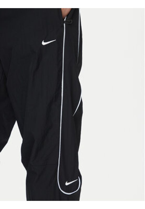 Nike Spodnie dresowe FB8620 Czarny Regular Fit. Kolor: czarny. Materiał: syntetyk