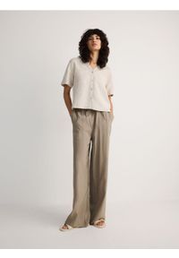 Reserved - Spodnie z modalu - beżowy. Kolor: beżowy. Materiał: tkanina #1