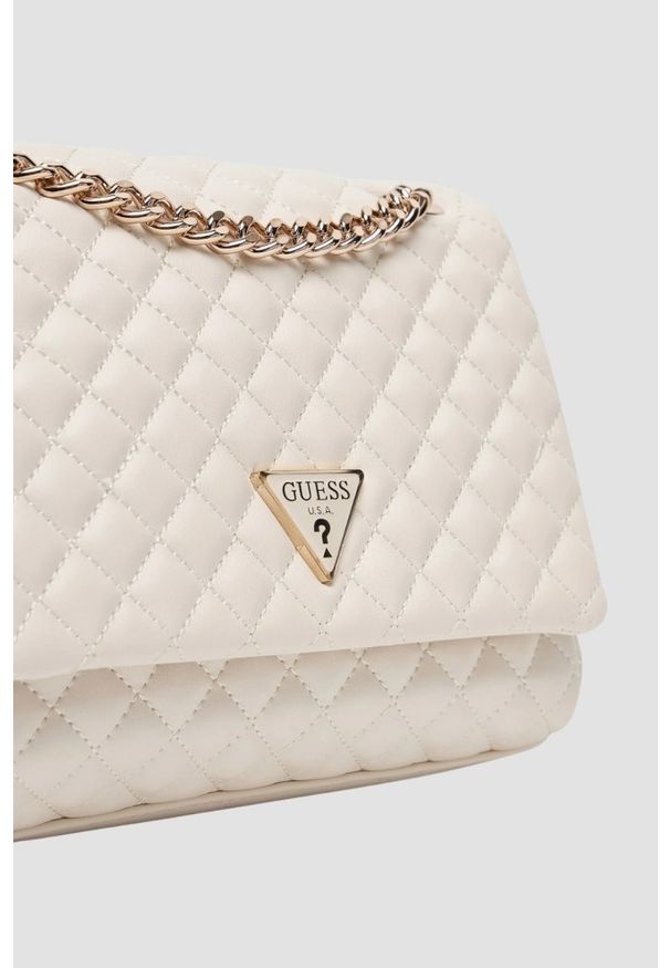 Guess - GUESS Biała kopertówka damska Everlee Convertible. Kolor: biały. Materiał: skórzane