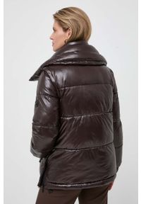 MICHAEL Michael Kors kurtka damska kolor brązowy zimowa. Kolor: brązowy. Materiał: polar, włókno, materiał. Długość rękawa: bez rękawów. Sezon: zima #5