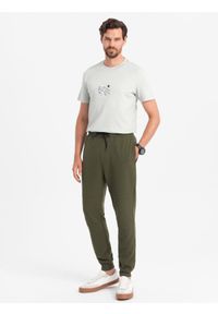 Ombre Clothing - Spodnie dresowe męskie z tkaniny ottoman - ciemnooliwkowe V3 OM-PASK-0129 - XXL. Kolor: oliwkowy. Materiał: dresówka, tkanina. Styl: sportowy #5