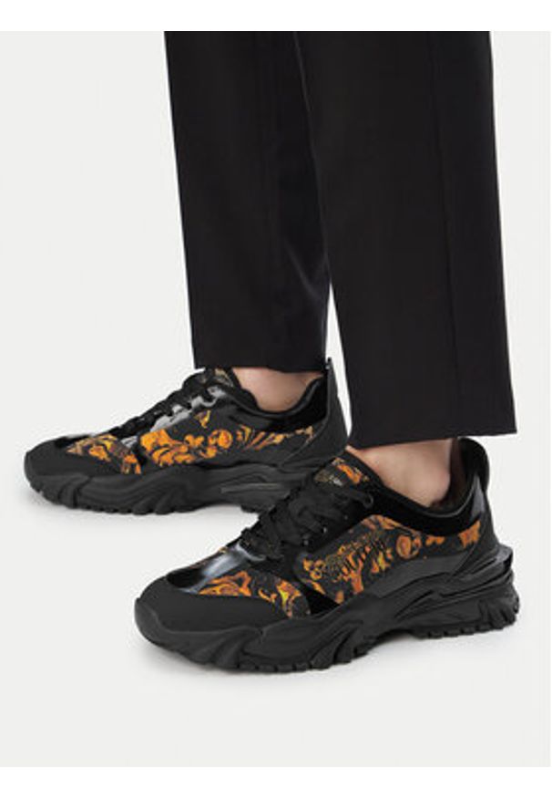 Versace Jeans Couture Sneakersy 79YA3SIB ZSC90 Czarny. Kolor: czarny. Materiał: materiał