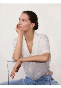 Reserved - Koszula z haftowanym wzorem - biały. Kolor: biały. Materiał: bawełna, tkanina. Wzór: haft #1