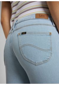 Lee - LEE SCARLETT DAMSKIE SPODNIE JEANSOWE LIGHT KALI L526QDCH