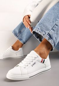 Born2be - Białe Sportowe Sneakersy z Imitacji Skóry Sznurowane z Perforacją Starvi. Kolor: biały. Materiał: skóra #6