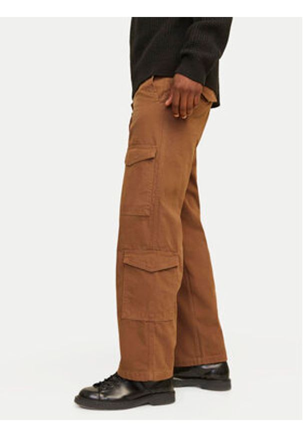 Jack & Jones Spodnie materiałowe Bill 12258307 Brązowy Relaxed Fit. Kolor: brązowy. Materiał: bawełna
