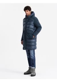 Ombre Clothing - Pikowana długa męska kurtka z dużymi kieszeniami – granatowa V4 OM-JALJ-0165 - XXL. Typ kołnierza: kaptur. Kolor: niebieski. Materiał: poliester, syntetyk, nylon, materiał, tkanina. Długość: długie. Wzór: gładki, aplikacja