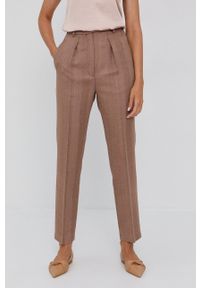 Beatrice B Spodnie damskie kolor brązowy fason cygaretki high waist. Stan: podwyższony. Kolor: czerwony. Materiał: materiał #1