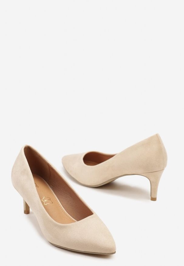 Renee - Beżowe Czółenka na Szpilce w Klasycznym Stylu Savora. Okazja: na spotkanie biznesowe. Nosek buta: szpiczasty. Kolor: beżowy. Obcas: na szpilce. Styl: klasyczny. Wysokość obcasa: średni