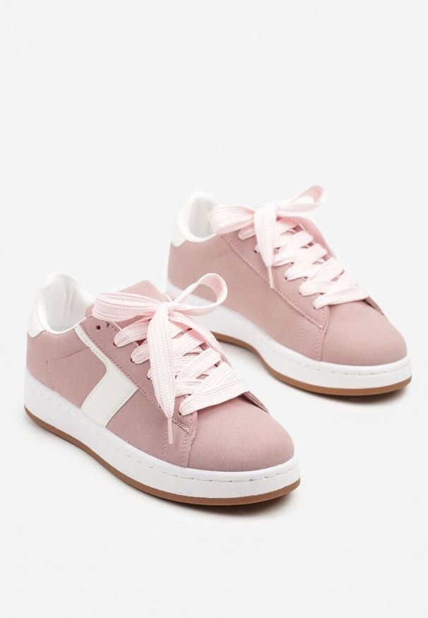 Renee - Różowe Sneakersy z Geometrycznym Motywem Taniffia. Okazja: na co dzień, na spacer. Zapięcie: sznurówki. Kolor: różowy. Materiał: jeans. Wzór: geometria. Obcas: na płaskiej podeszwie. Sport: turystyka piesza