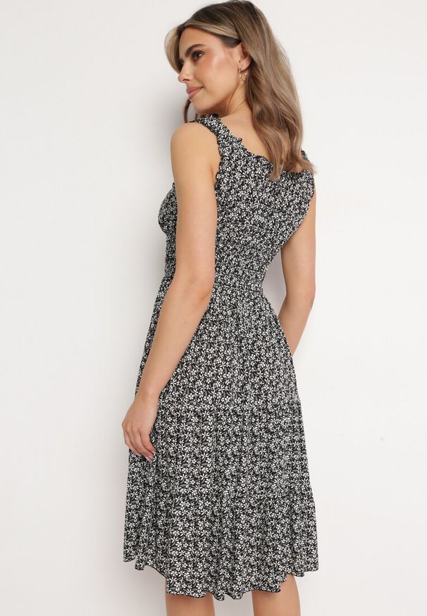 Born2be - Czarna Rozkloszowana Sukienka z Bawełny na Szerokich Ramiączkach z Gumką w Pasie Bellawish. Kolor: czarny. Materiał: bawełna. Długość rękawa: na ramiączkach. Styl: elegancki