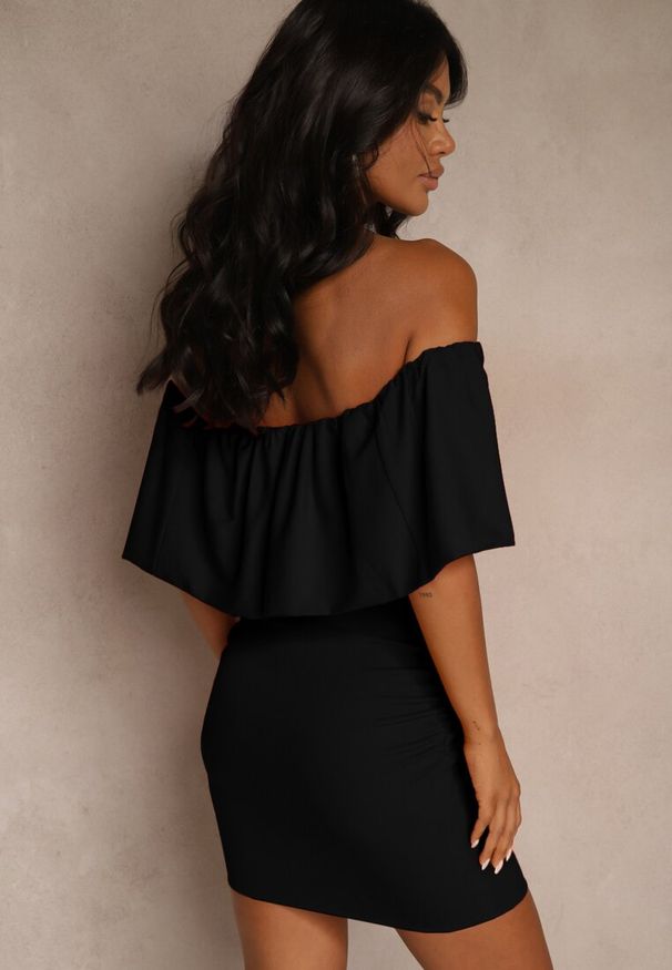 Renee - Czarna Koktajlowa Sukienka Vices z Hiszpańskim Dekoltem Penare. Okazja: na imprezę. Kolor: czarny. Typ sukienki: dopasowane. Styl: wizytowy