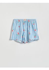 Reserved - Szorty w paski - niebieski. Kolor: niebieski. Materiał: bawełna. Wzór: paski #1
