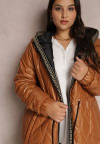 Renee - Brązowa Kurtka Pikowana z Kapturem Niinist. Typ kołnierza: kaptur. Kolekcja: plus size. Kolor: brązowy. Materiał: jeans, materiał. Długość rękawa: długi rękaw. Długość: długie. Sezon: zima, jesień #5