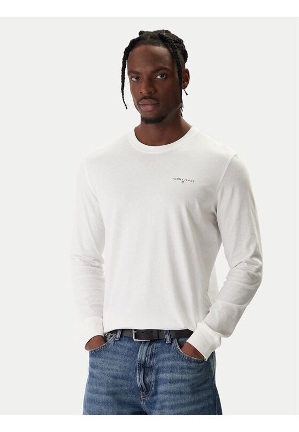 Tommy Jeans Longsleeve Chest Linear DM0DM21594 Écru Regular Fit. Materiał: bawełna. Długość rękawa: długi rękaw