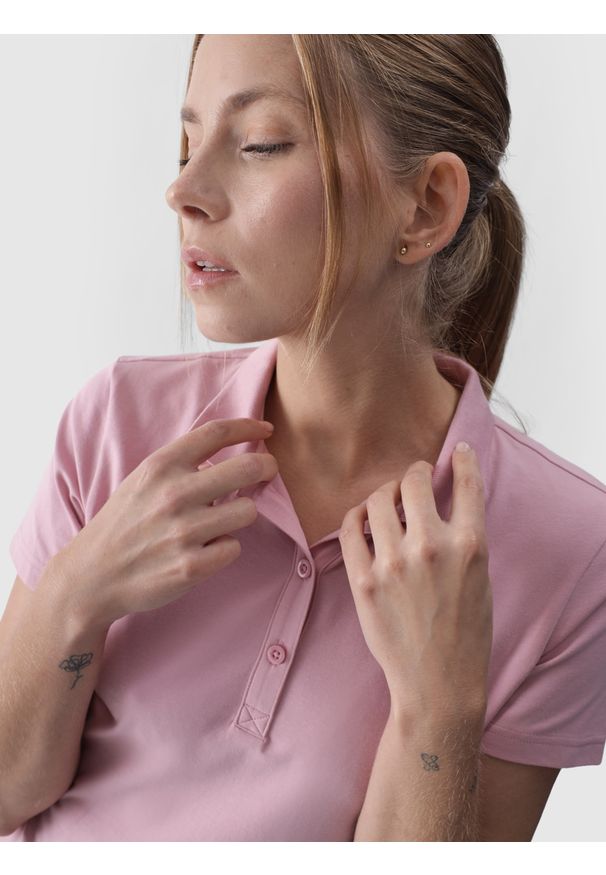 4f - 4F Koszulka polo slim damska - różowa XXL. Okazja: na co dzień. Typ kołnierza: polo. Kolor: różowy. Materiał: jersey, dzianina, materiał, elastan, bawełna. Długość rękawa: krótki rękaw. Długość: krótkie. Wzór: jednolity, gładki, ze splotem. Styl: casual, klasyczny, sportowy