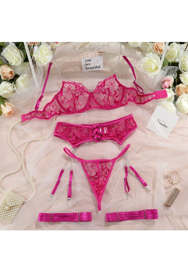 Intica - Komplet koronkowej bielizny z detalami łańcuszków na specjalne okazje Nesrin. Kolor: różowy. Materiał: koronka. Wzór: koronka