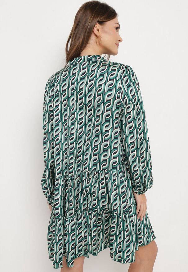 Born2be - Zielona Rozkloszowana Sukienka Mini z Falbanką Naike. Kolor: zielony. Materiał: tkanina. Wzór: aplikacja. Długość: mini