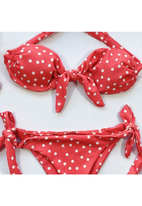 Intica - Bikini bez ramiączek w kropki na plażę i basen Phyliss. Kolor: czarny. Materiał: materiał. Długość: długie. Wzór: kropki