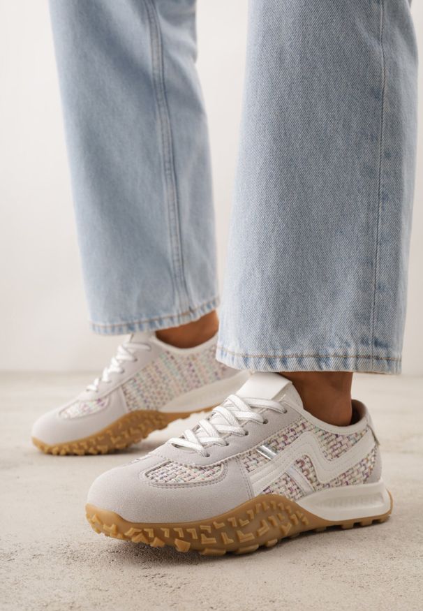 Born2be - Szare Sneakersy z Abstrakcyjną Podeszwą z Tłoczeniem i Ozdobnymi Paskami Emaliane. Okazja: na co dzień. Zapięcie: pasek. Kolor: szary