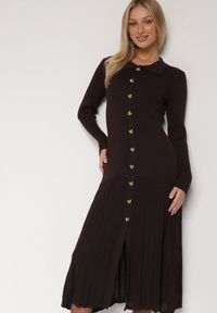 Born2be - Brązowa Wiskozowa Sukienka Sweterkowa z Guzikami Zozaria. Okazja: na co dzień. Kolor: brązowy. Materiał: wiskoza. Typ sukienki: proste. Styl: casual, elegancki, klasyczny #2