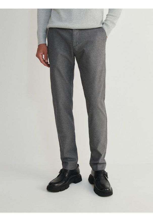 Reserved - Spodnie chino slim fit - szary. Kolor: szary. Materiał: tkanina, bawełna