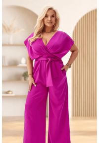 Moda Size Plus Iwanek - Elegancki kombinezon Valentina w energetycznym kolorze magenta PLUS SIZE XXL. Okazja: na imprezę. Stan: podwyższony. Kolekcja: plus size. Kolor: różowy. Materiał: tkanina, poliester, elastan. Długość: krótkie. Wzór: gładki. Styl: elegancki #1
