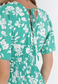 Born2be - Zielona Wiskozowa Sukienka Maxi z Gumkami w Talii i Kopertowym Dekoltem Olemenia. Kolor: zielony. Materiał: wiskoza. Wzór: kwiaty. Typ sukienki: kopertowe. Długość: maxi #4