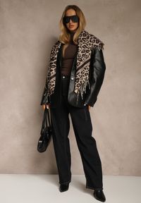 Renee - Brązowy Wiskozowy Szalik w Panterkę Wykończony Frędzlami Alefera. Kolor: brązowy. Materiał: wiskoza. Wzór: motyw zwierzęcy #2