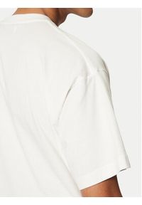 Replay T-Shirt M6880 .000.2660 Biały Loose Fit. Kolor: biały. Materiał: bawełna