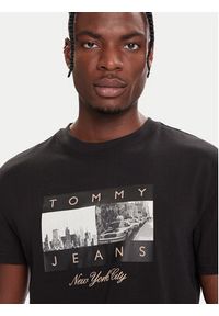 Tommy Jeans T-Shirt DM0DM22464 Czarny Regular Fit. Kolor: czarny. Materiał: bawełna #4