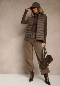 Renee - Brązowa Kamizelka Ozdobiona Pikowaniem Soellame. Okazja: na co dzień. Kolor: beżowy. Wzór: aplikacja. Styl: street, casual #4