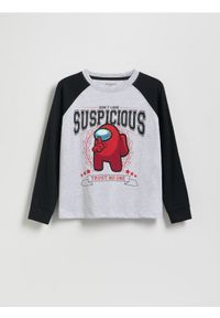 Reserved - Longsleeve Among Us - jasnoszary. Kolor: szary. Materiał: bawełna, dzianina. Długość rękawa: długi rękaw