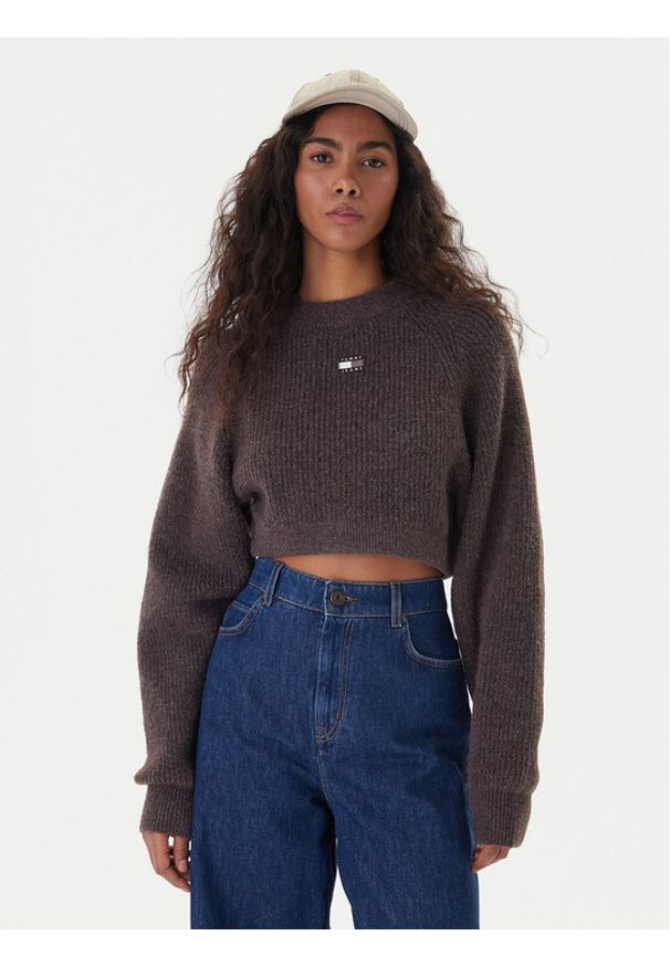 Tommy Jeans Sweter Badge DW0DW22024 Brązowy Regular Fit. Kolor: brązowy. Materiał: syntetyk