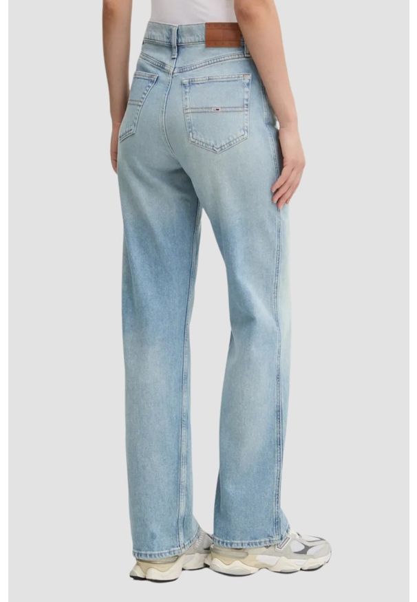 Tommy Jeans - TOMMY JEANS Błękitne jeansy damskie. Okazja: na co dzień. Kolor: niebieski. Wzór: kolorowy. Styl: casual