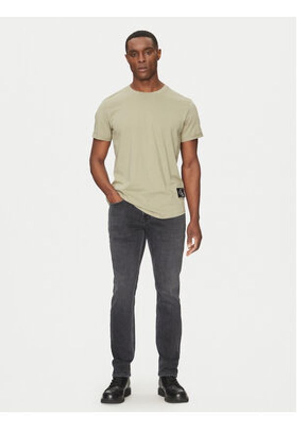 Calvin Klein Jeans T-Shirt J30J323482 Beżowy Regular Fit. Kolor: beżowy. Materiał: bawełna